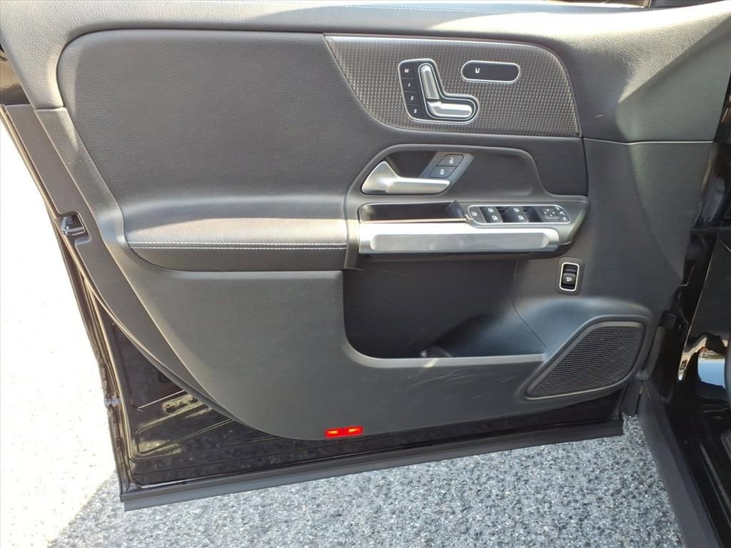 Used 2021 Mercedes-Benz GLB 250 4MATIC image 17