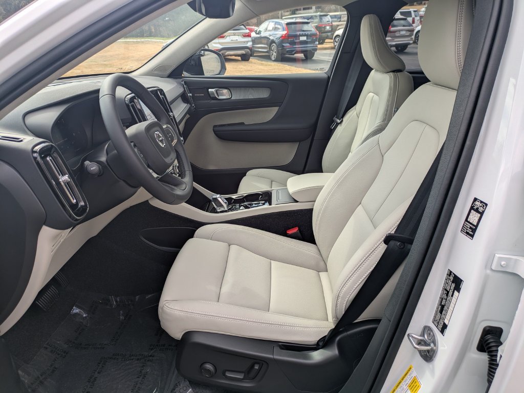 New 2026 Volvo XC40 B4 Plus w/ Climate Package FWD image 22