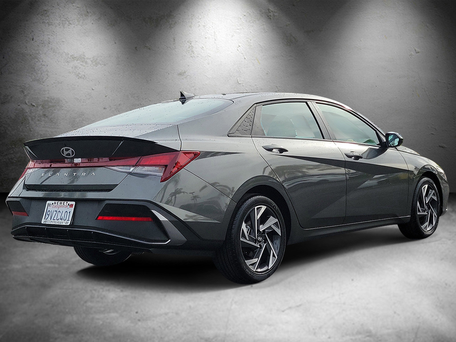 Certified 2025 Hyundai Elantra Sport FWD image 3
