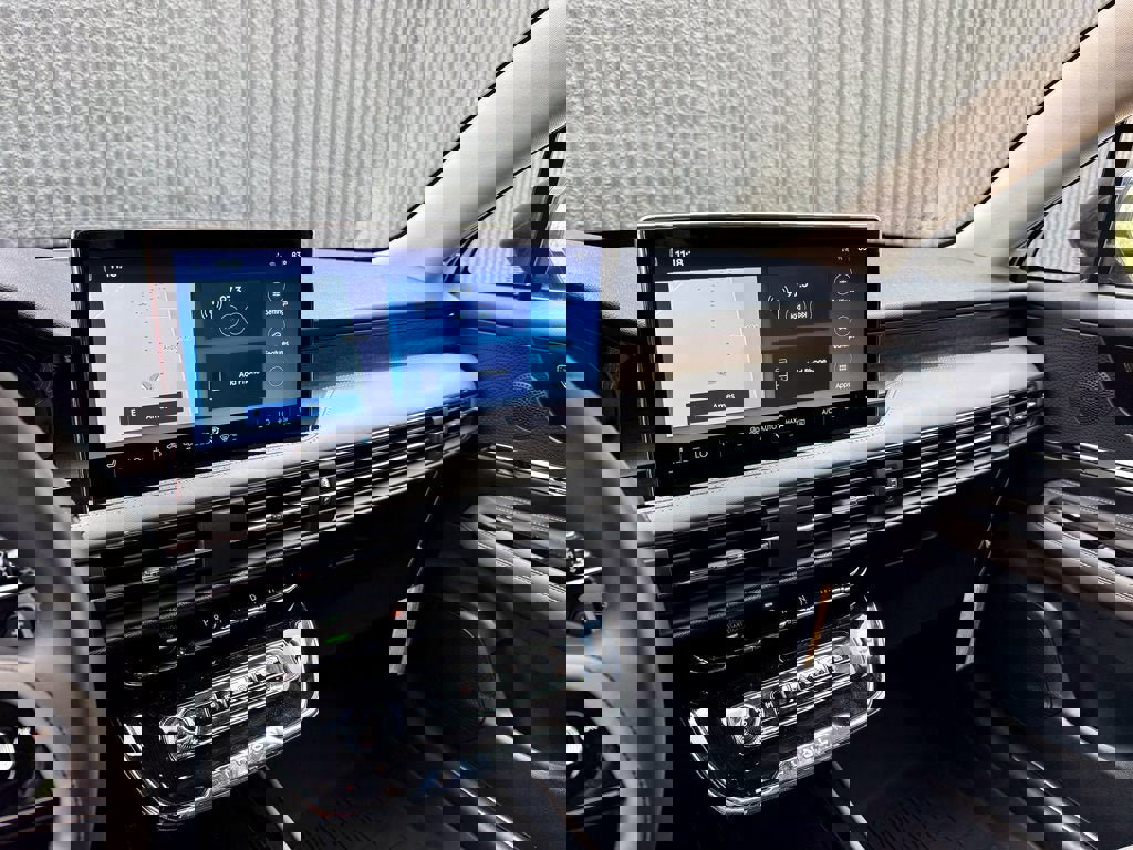 New 2025 Lincoln Corsair Grand Touring image 23