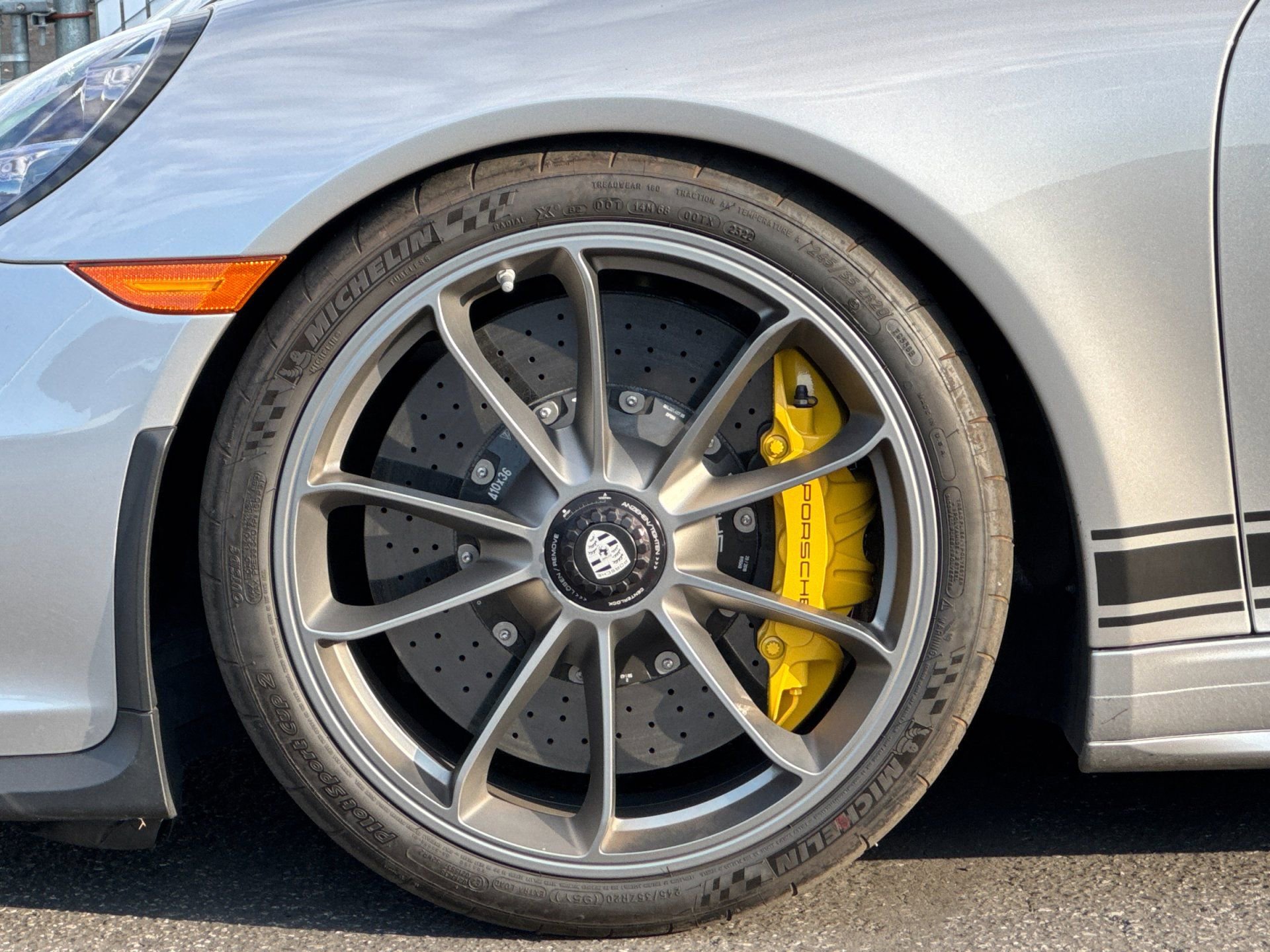 Used 2016 Porsche 911 R image 29