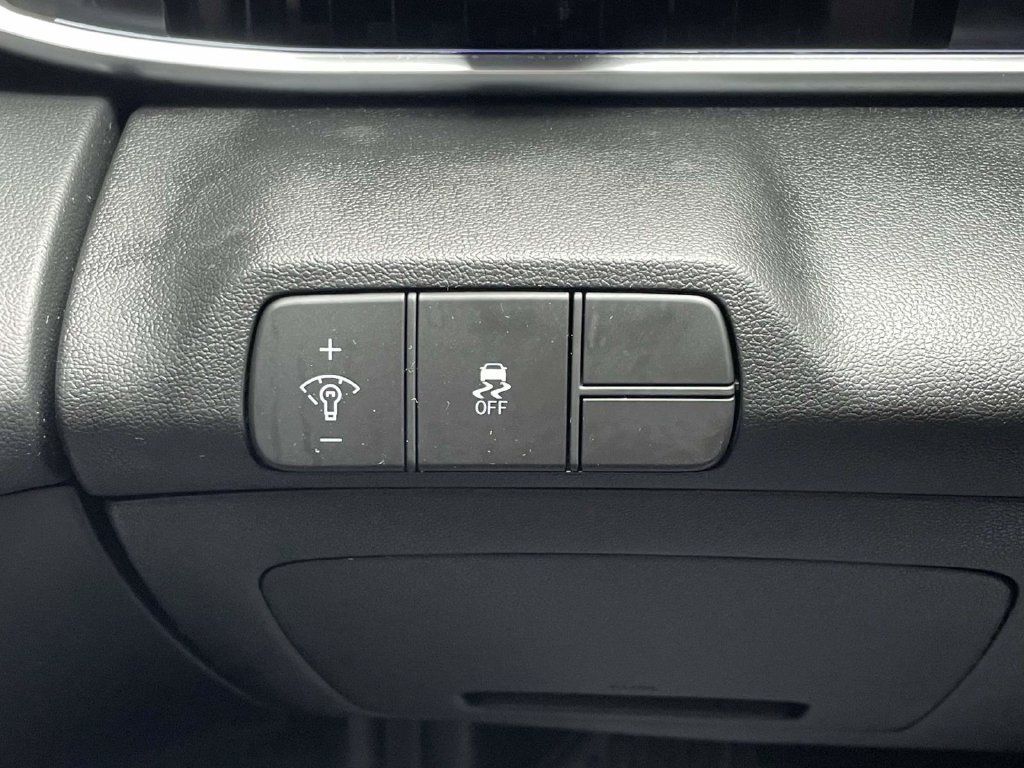 Certified 2024 Hyundai Elantra SEL FWD image 17