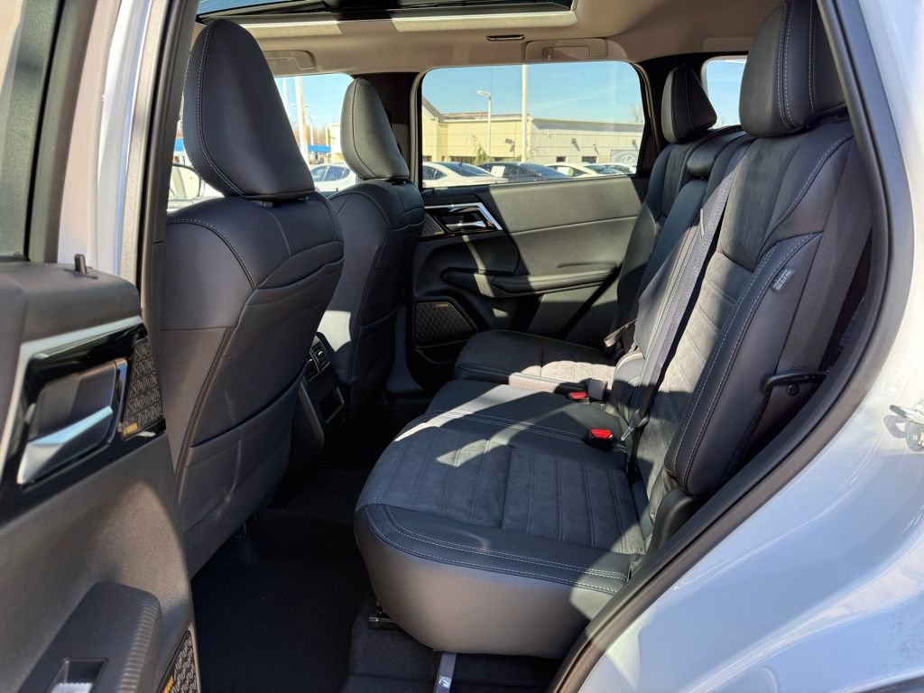 New 2026 Mitsubishi Outlander SE image 25