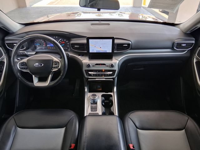 Used 2022 Ford Explorer XLT w/ Equipment Group 202A RWD image 9