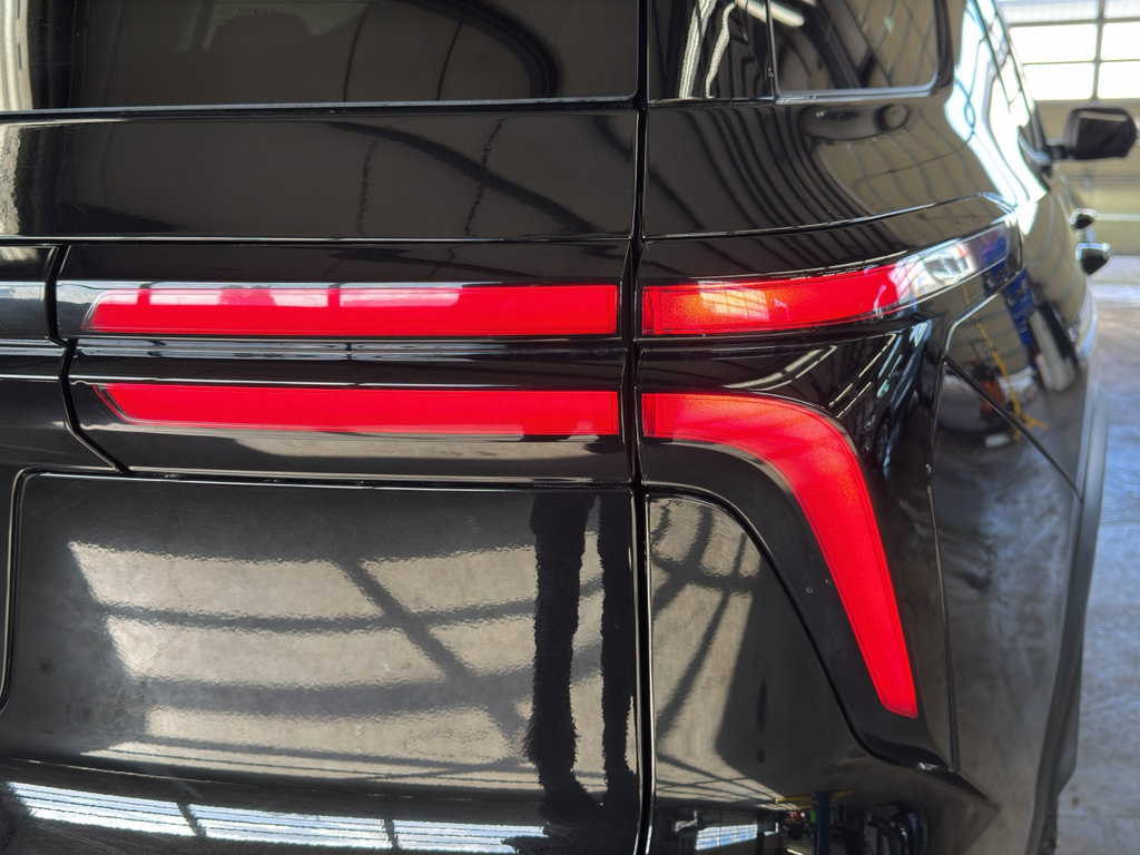 Used 2024 Chevrolet Traverse Z71 image 7