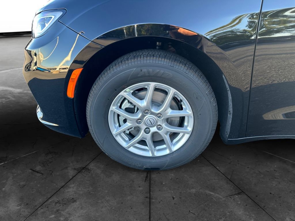 New 2026 Chrysler Pacifica Select image 14