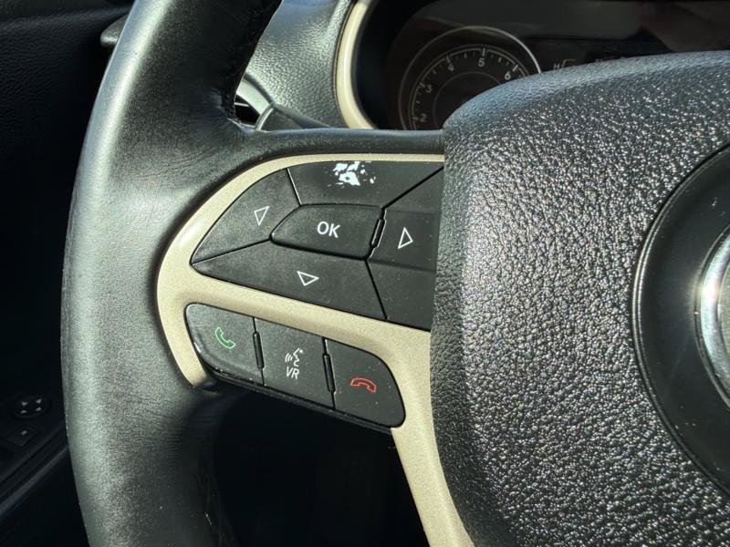 Used 2017 Jeep Cherokee Latitude w/ Safety/Convenience Group FWD image 28