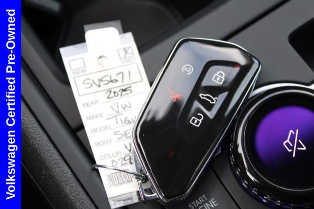 Used 2025 Volkswagen Tiguan SE image 32