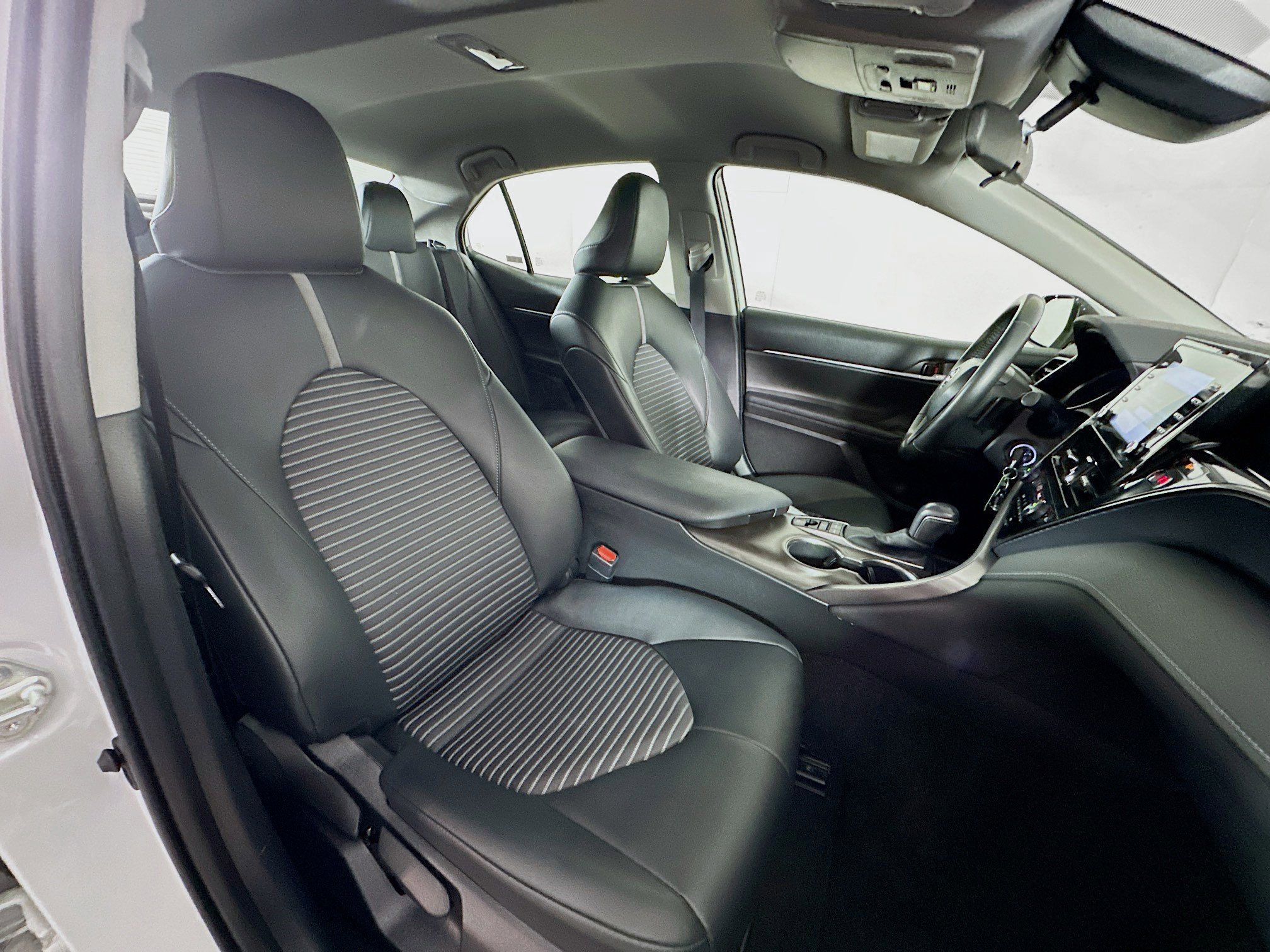 Used 2023 Toyota Camry SE image 29