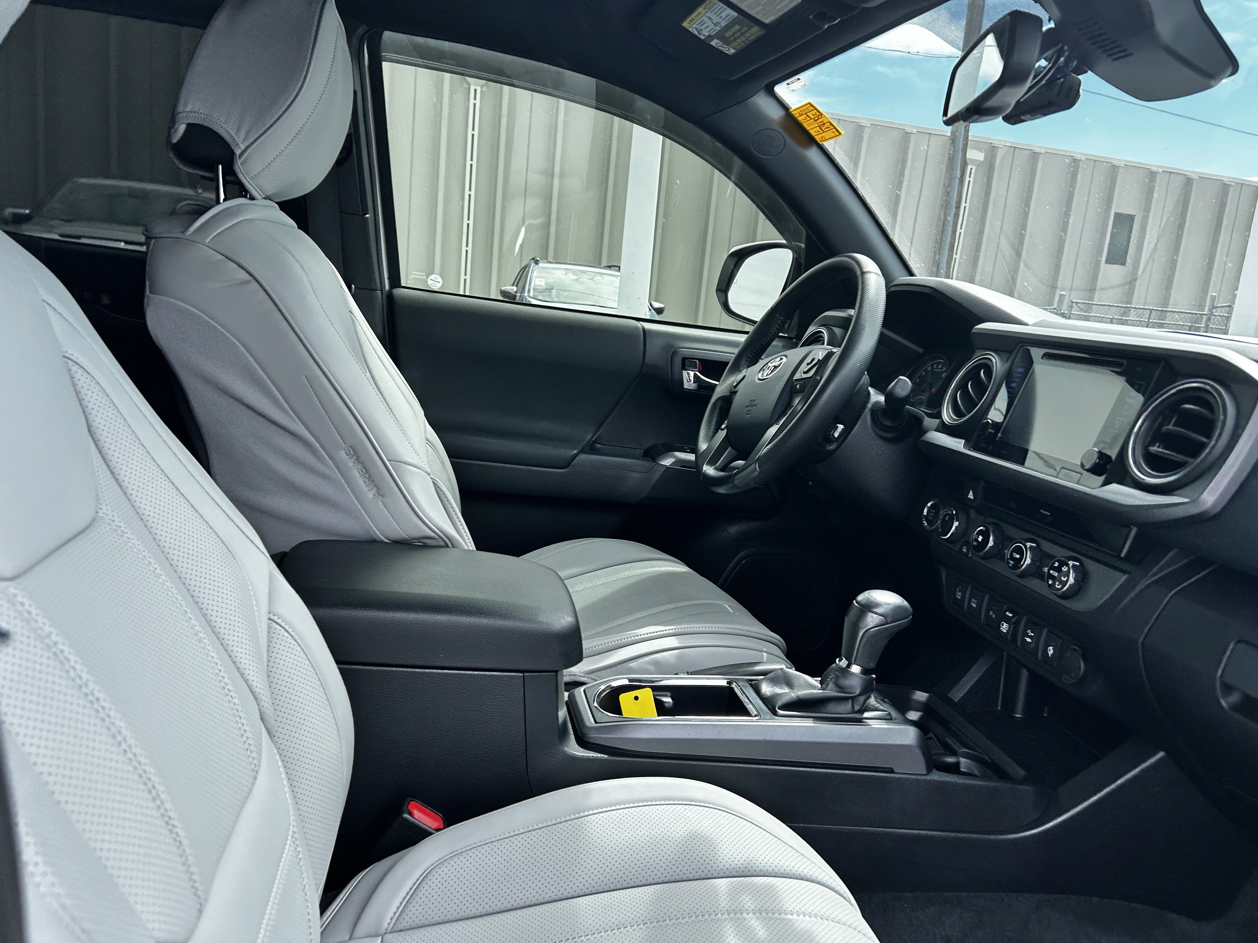 Used 2018 Toyota Tacoma TRD Sport w/ Technology Package image 12