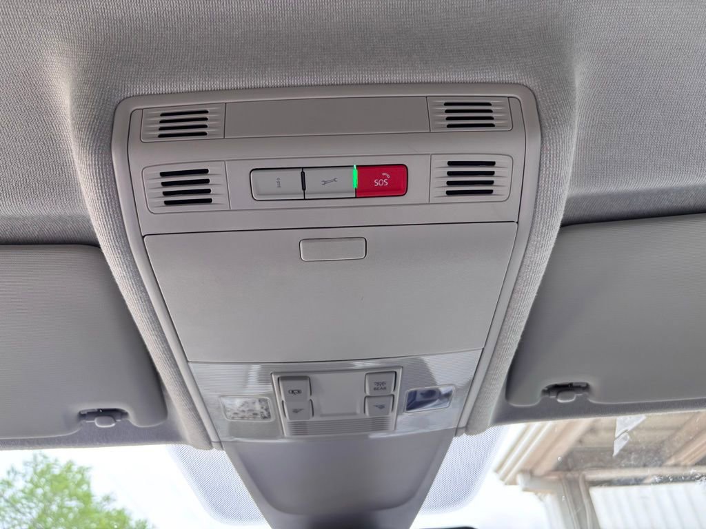 Used 2022 Volkswagen Tiguan SE image 29