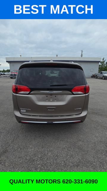 Used 2017 Chrysler Pacifica Limited FWD image 13