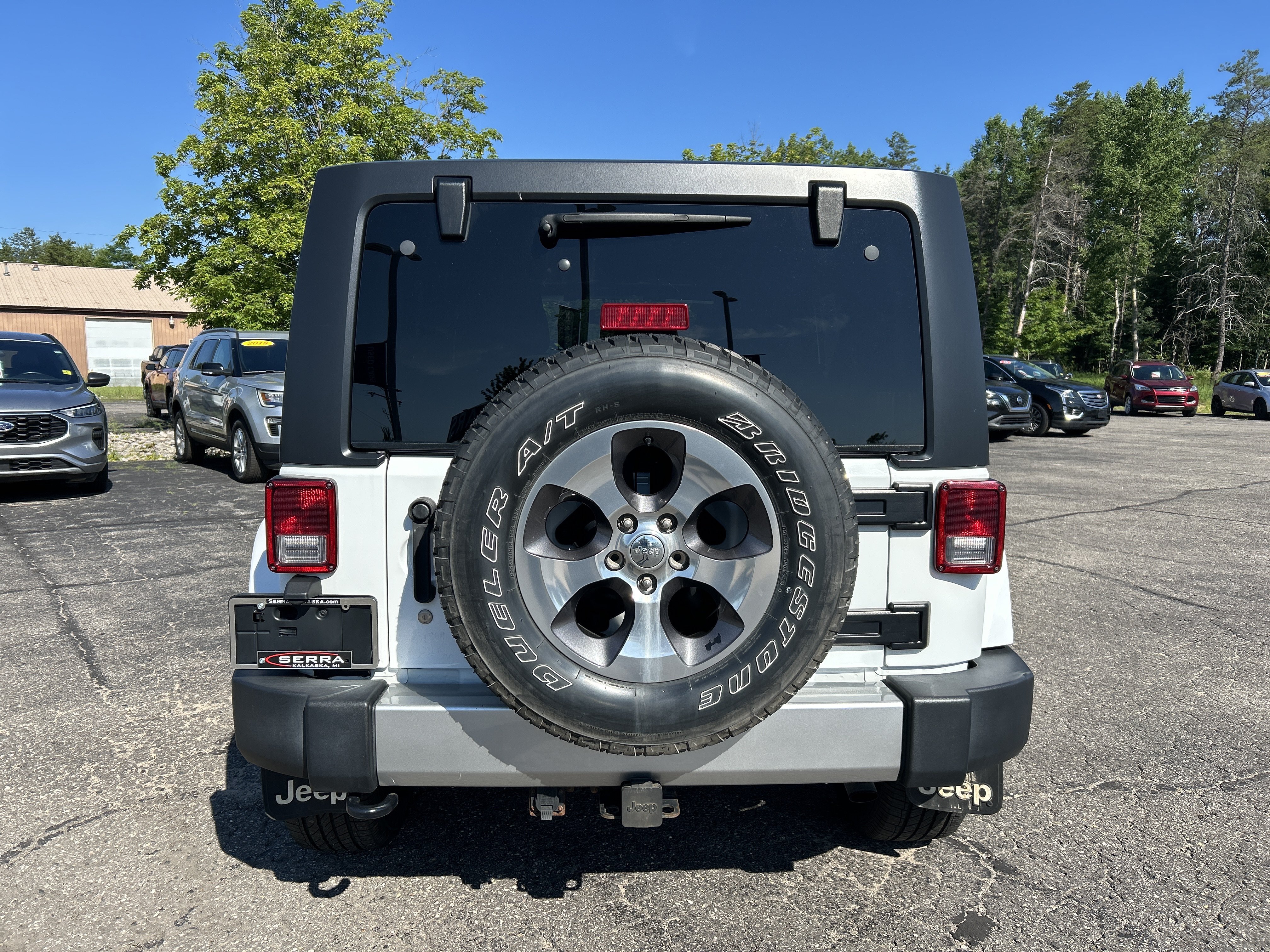 Used 2017 Jeep Wrangler Unlimited Sahara w/ Connectivity Group AWD/4WD image 4