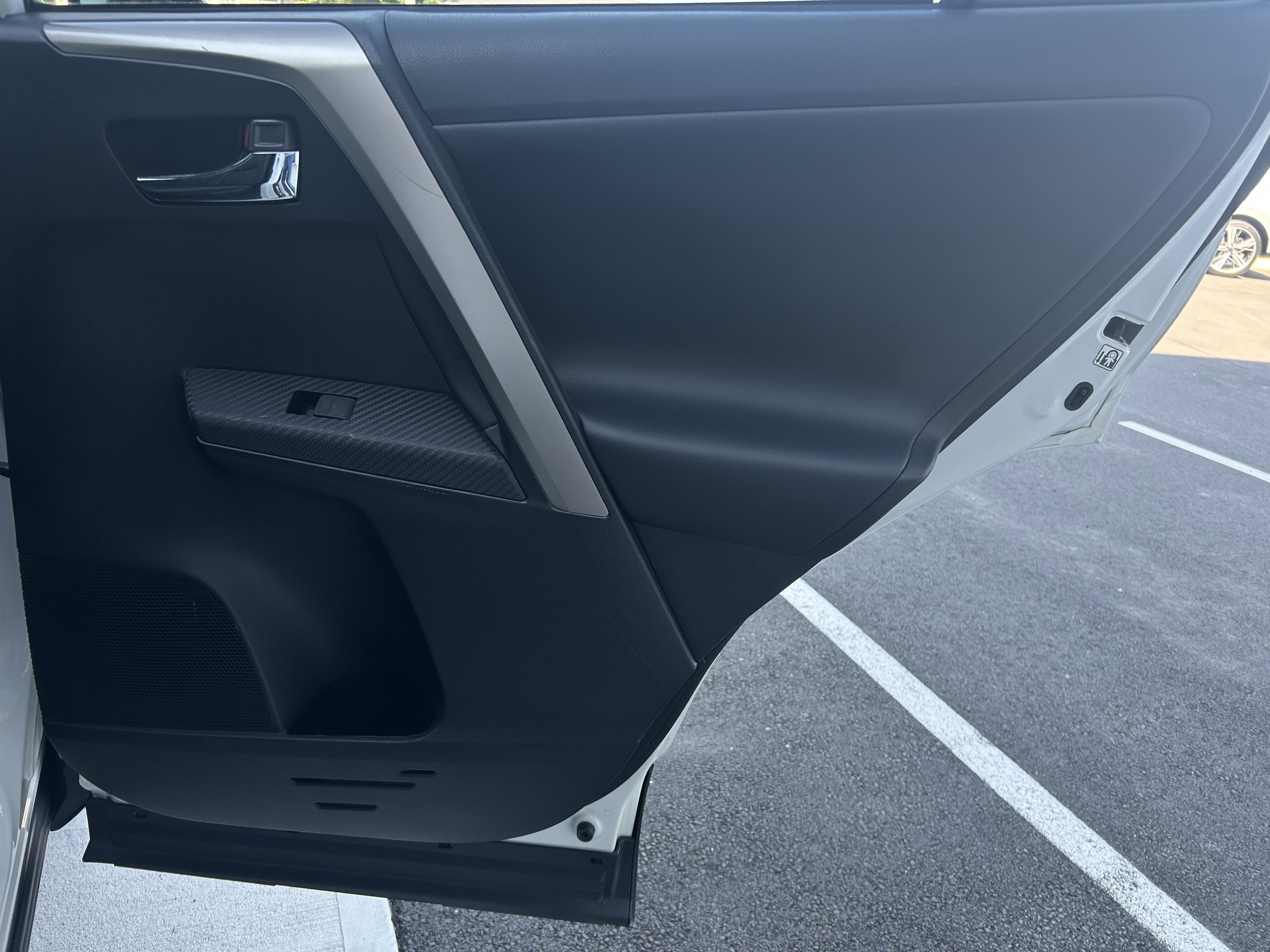 Used 2015 Toyota RAV4 Limited image 27