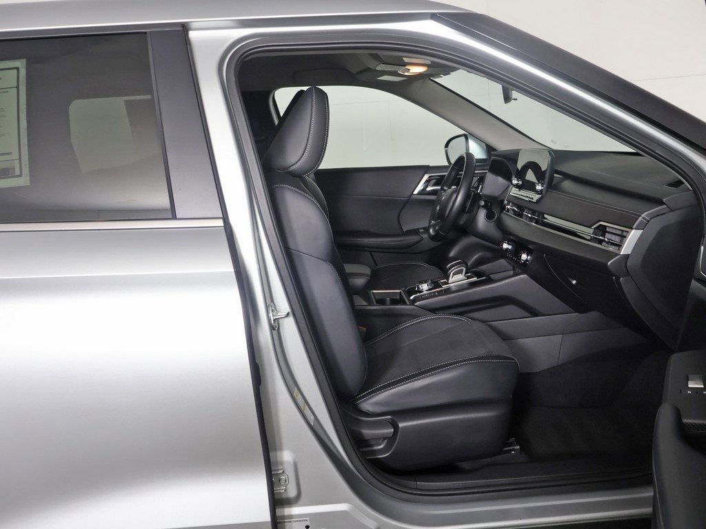 Used 2024 Mitsubishi Outlander SE Black Edition image 32