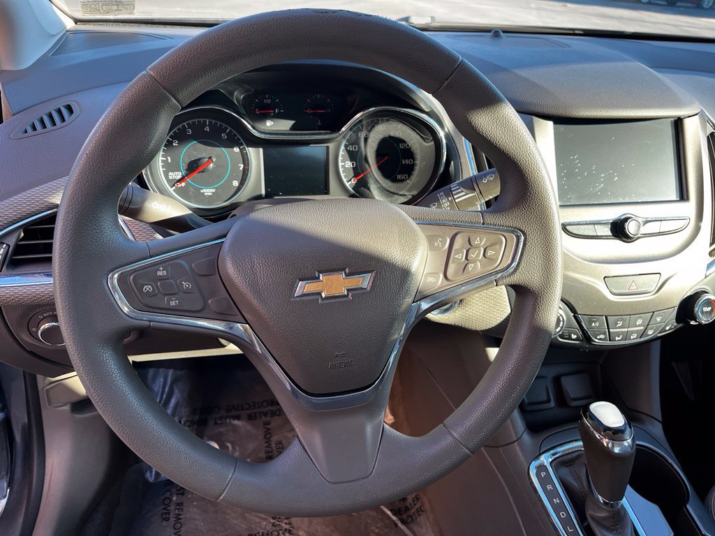 Used 2018 Chevrolet Cruze LT w/ Convenience Package FWD image 11