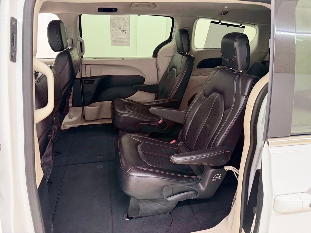 Used 2022 Chrysler Pacifica Touring-L FWD image 18