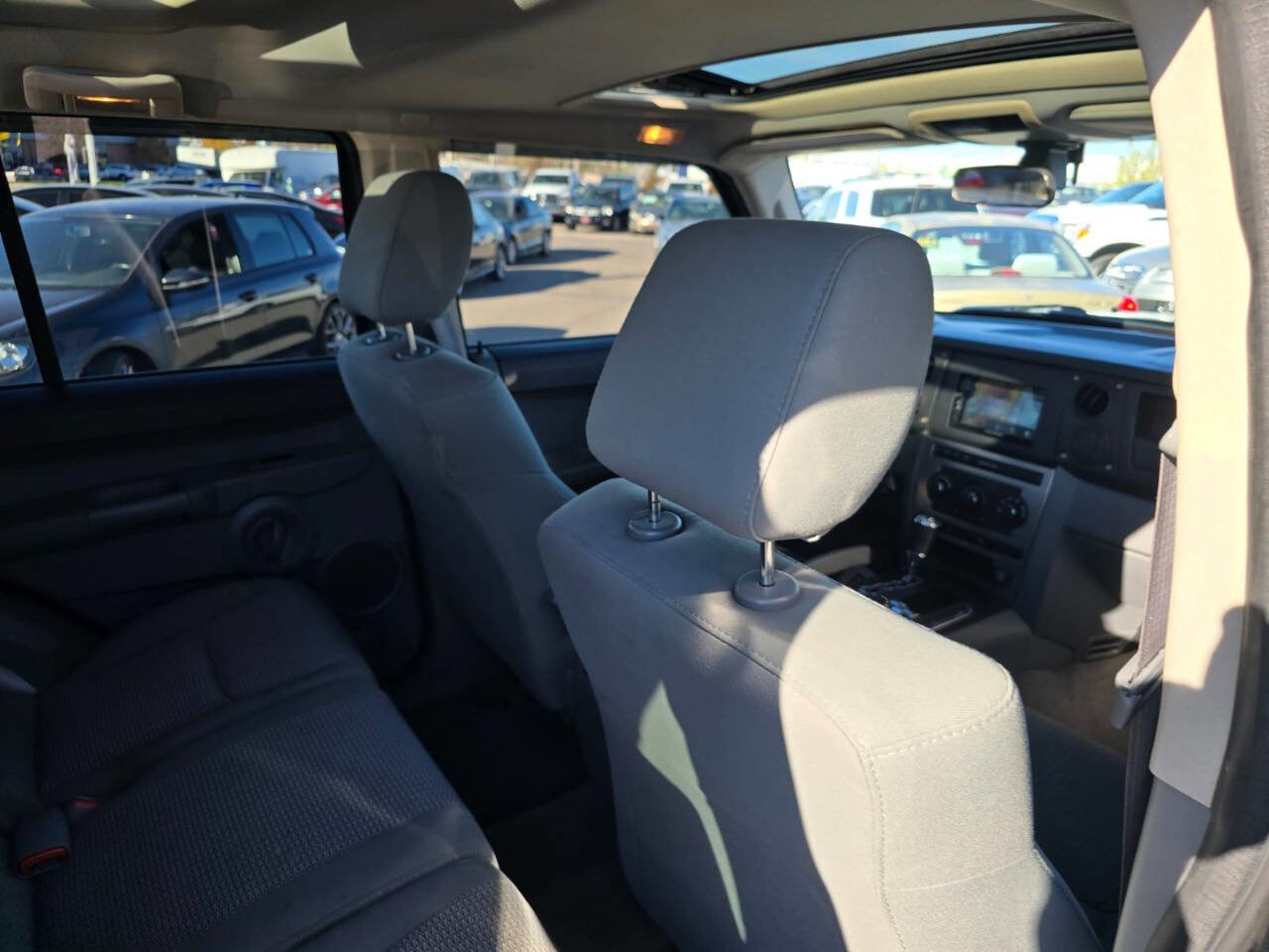 Used 2007 Jeep Commander Sport image 25