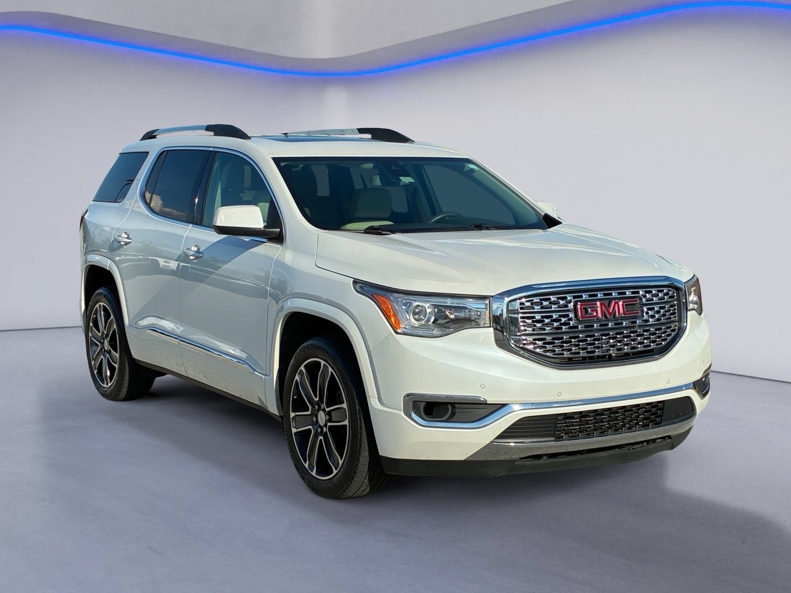 Used 2017 GMC Acadia Denali w/ Technology Package AWD/4WD image 5