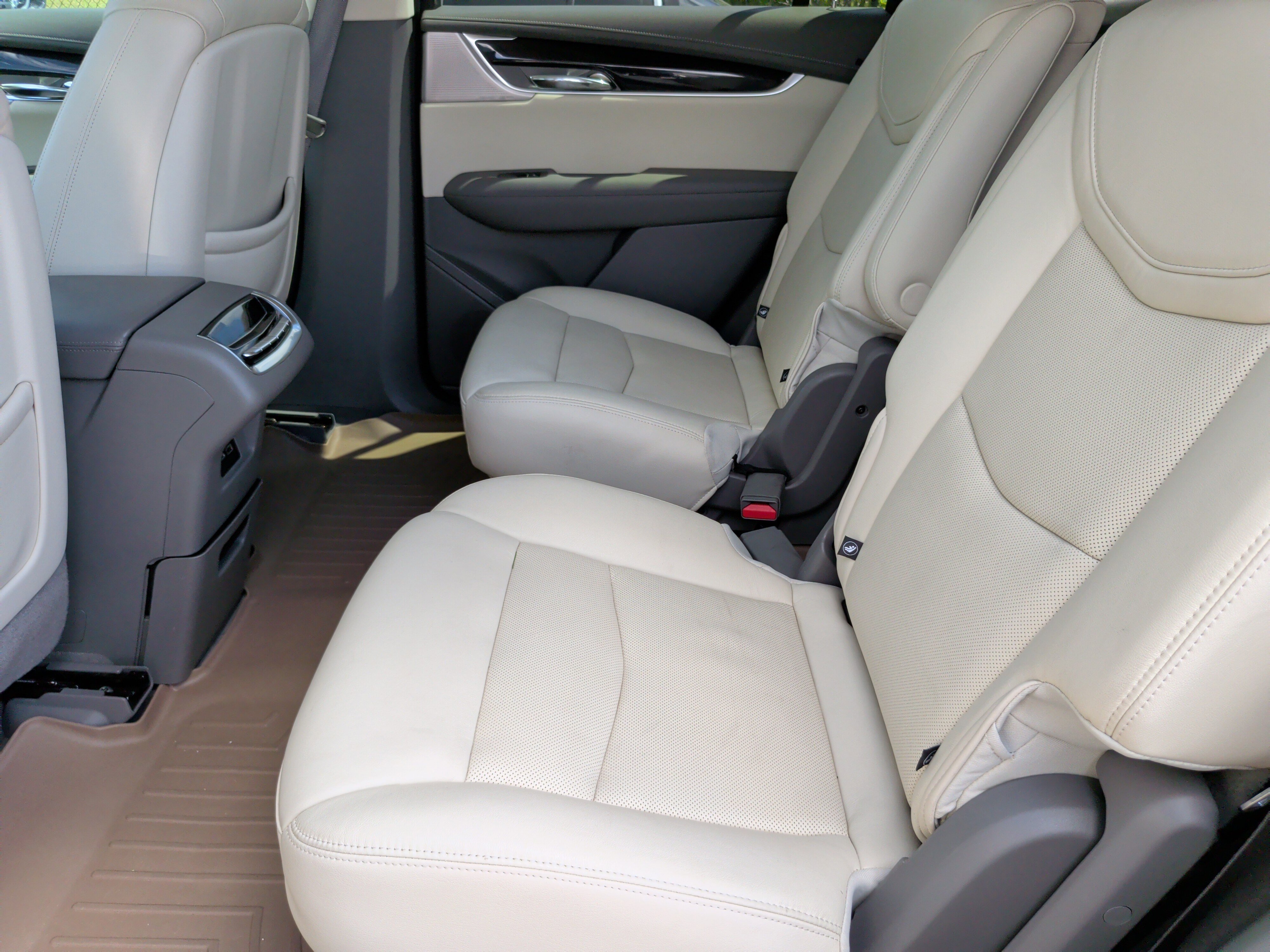 Used 2020 Cadillac XT6 Premium Luxury FWD image 39