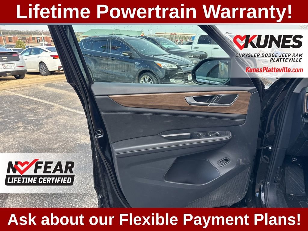 Used 2025 Volkswagen Atlas SE image 11