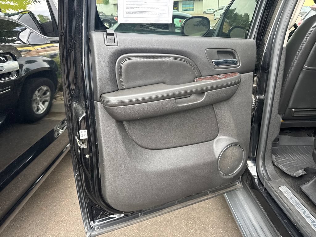 Used 2012 GMC Yukon XL Denali AWD/4WD image 10