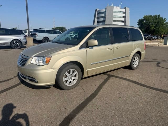 Used 2011 Chrysler Town & Country Touring w/ Entertainment Group #1 FWD image 6