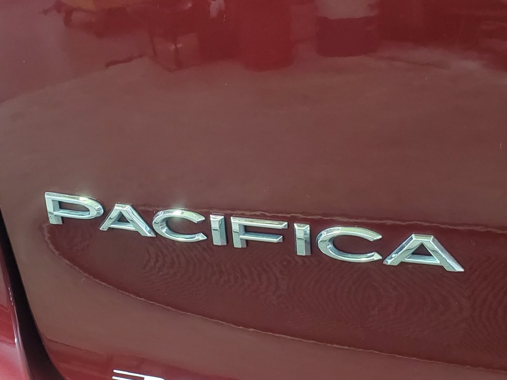Used 2020 Chrysler Pacifica Limited w/ Tire & Wheel Group FWD image 36
