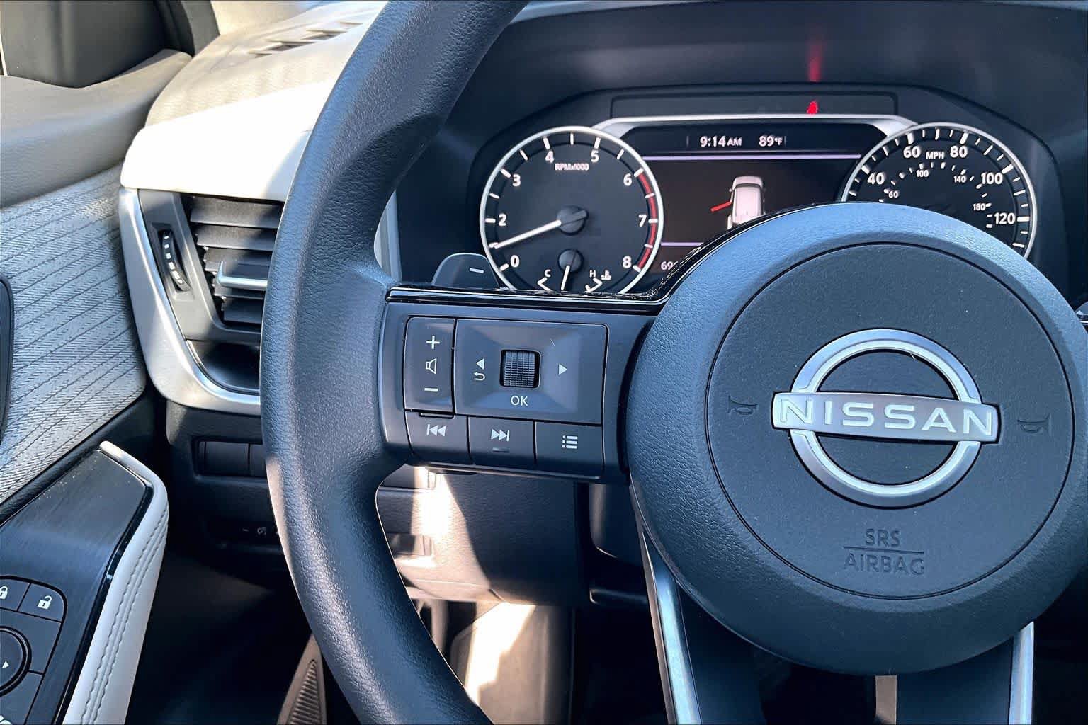 Used 2023 Nissan Rogue SV FWD image 20