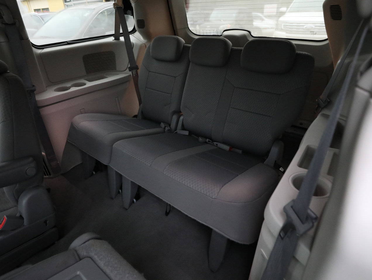 Used 2010 Chrysler Town & Country Touring image 14
