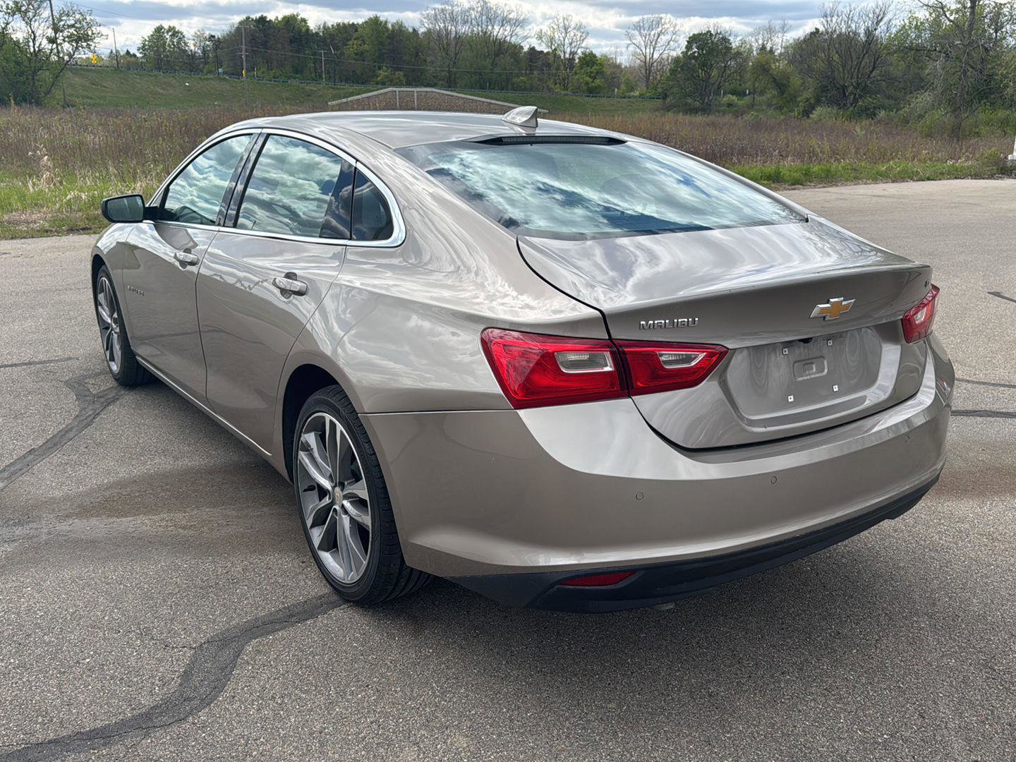 Used 2025 Chevrolet Malibu LT FWD image 3