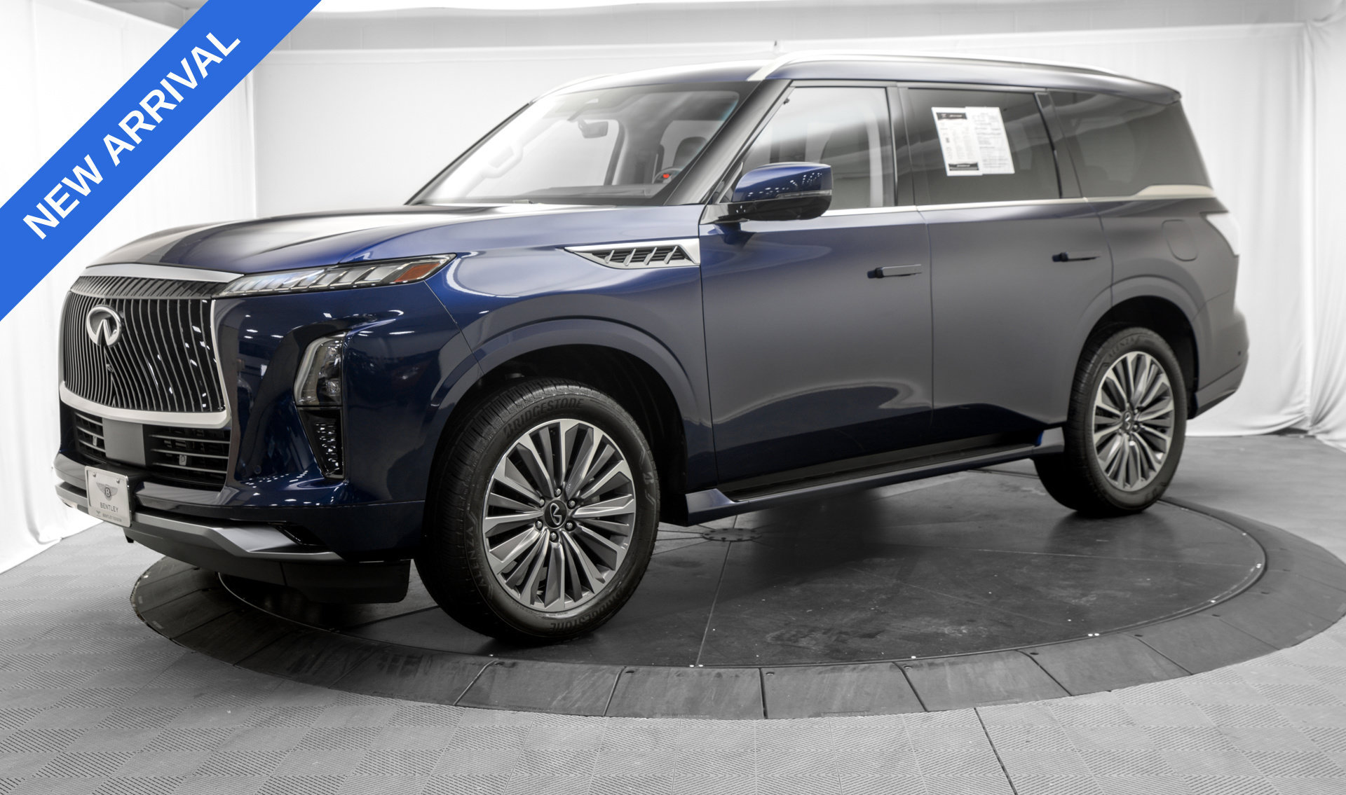 Used 2025 INFINITI QX80 Luxe AWD/4WD image 3