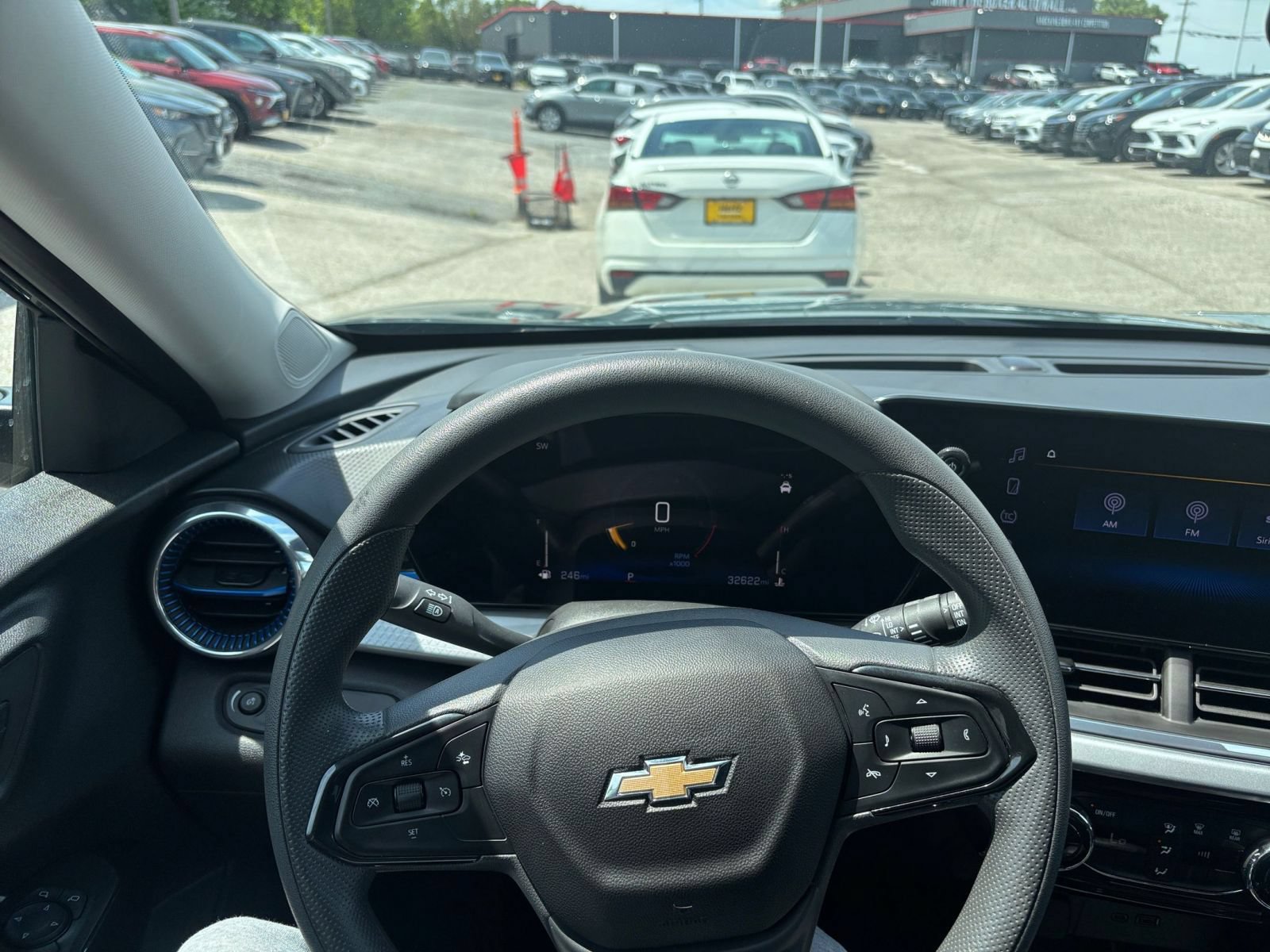 Used 2025 Chevrolet Trax LT FWD image 29