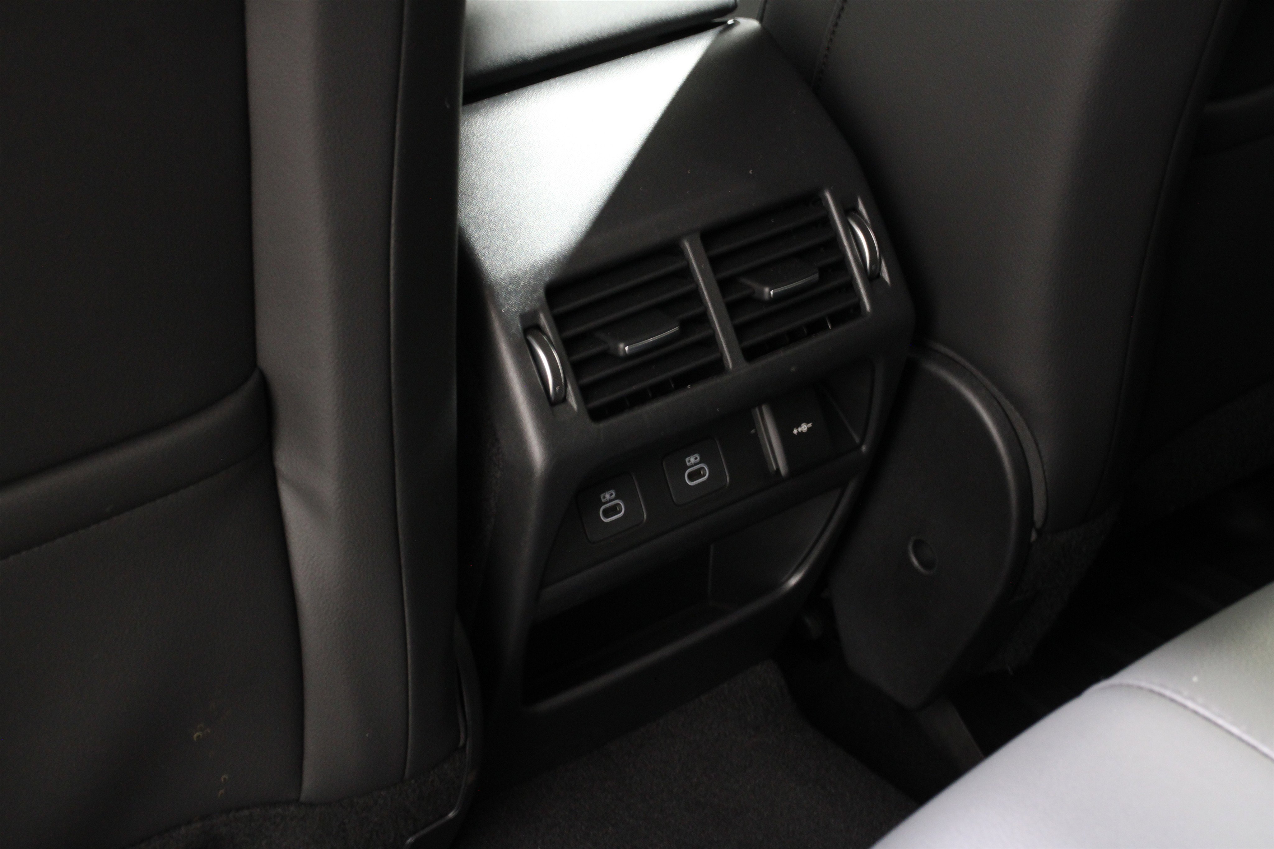 Used 2024 Land Rover Discovery Sport S image 21