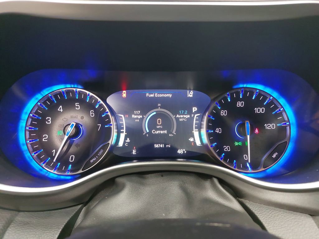 Used 2024 Chrysler Pacifica Touring-L image 19