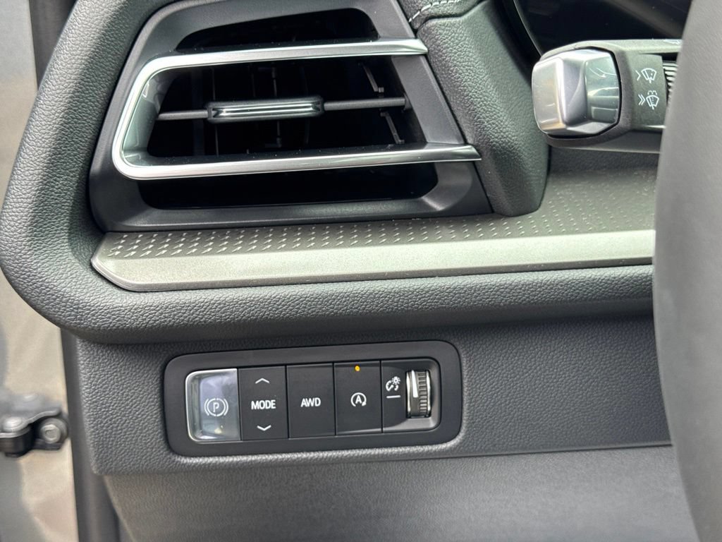 New 2026 Chevrolet Traverse LT w/ Sun and Wheel Package AWD/4WD image 17