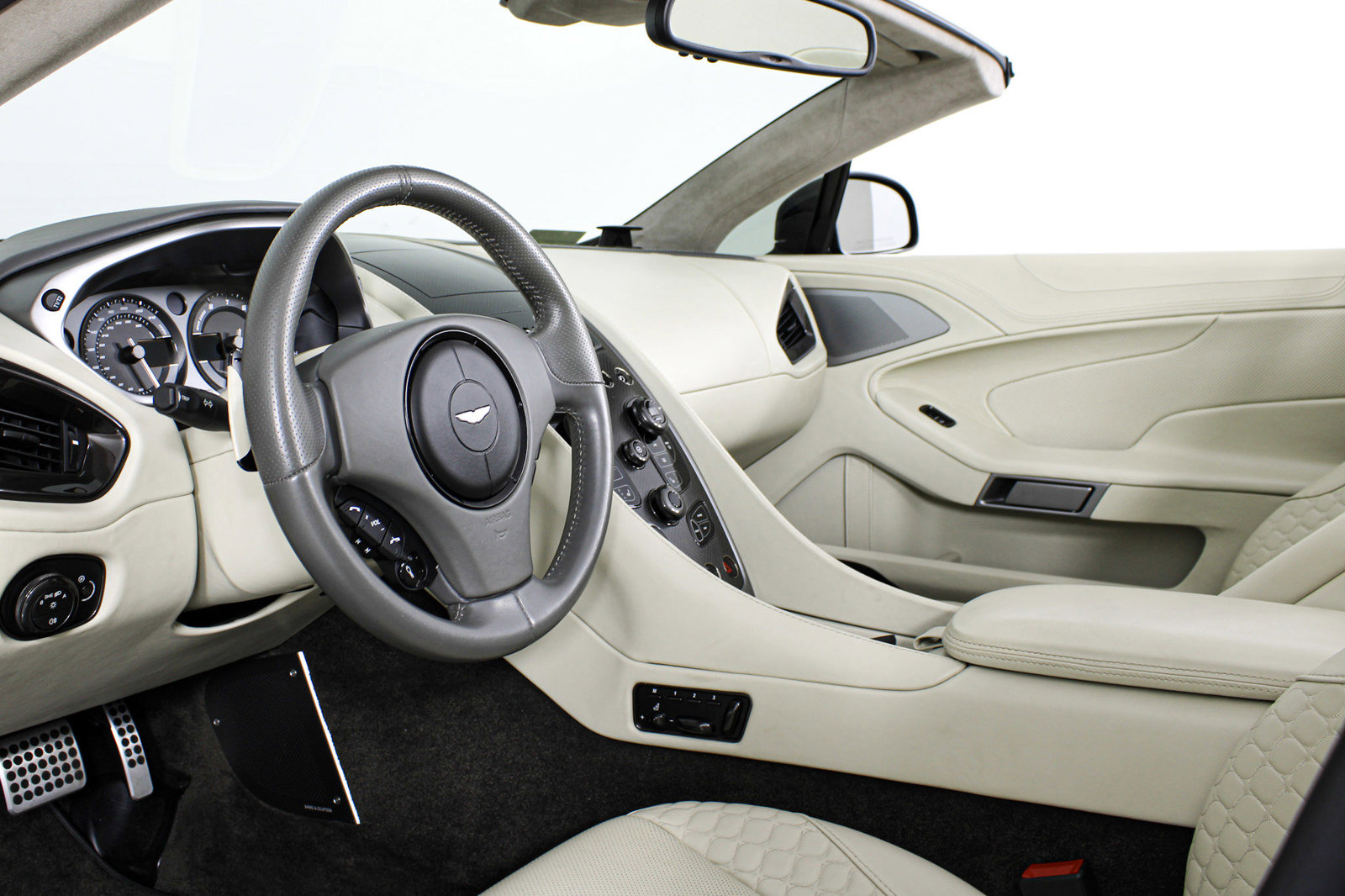 Used 2014 Aston Martin Vanquish Volante RWD image 2