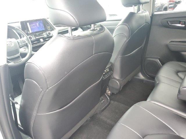 Used 2024 Toyota Highlander XLE AWD/4WD image 14