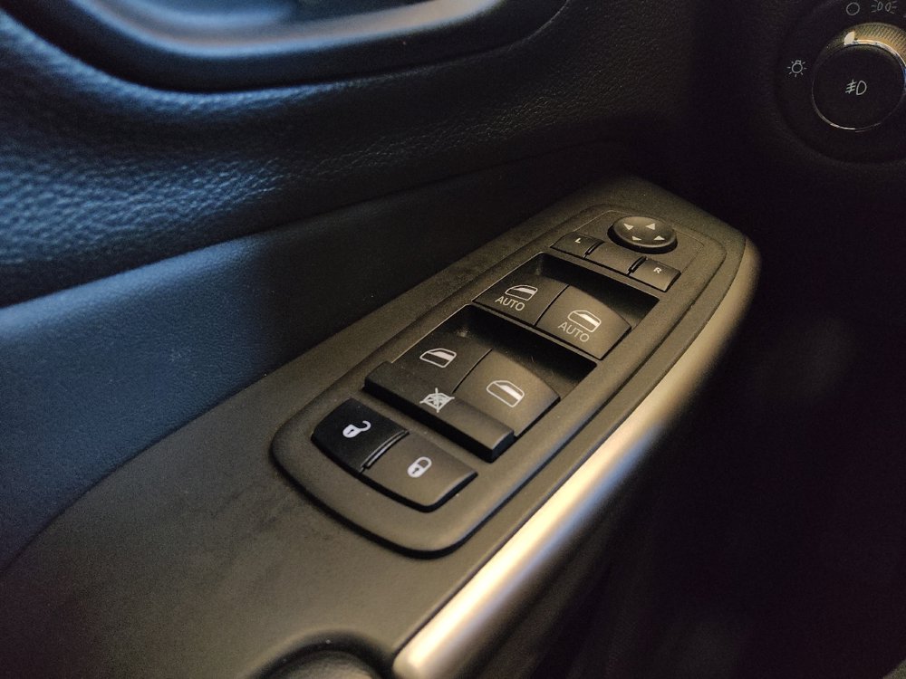 Used 2022 Jeep Cherokee Limited AWD/4WD image 27