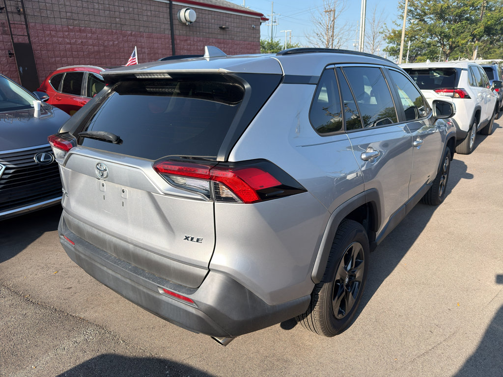 Used 2020 Toyota RAV4 XLE FWD image 4