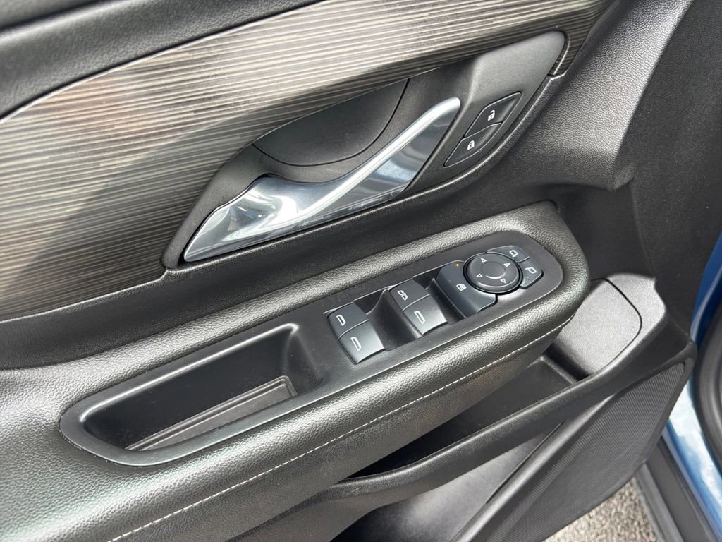 Used 2024 GMC Terrain SLE image 16