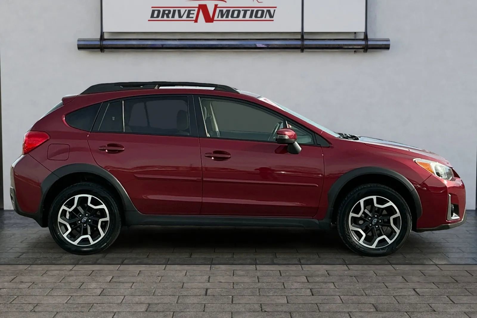 Used 2017 Subaru Crosstrek 2.0i Limited image 2