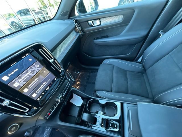 Certified 2025 Volvo XC40 B5 Plus AWD/4WD image 21