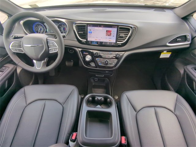 New 2026 Chrysler Voyager LX image 18