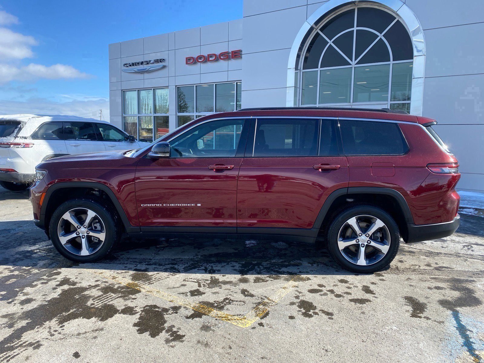 Used 2025 Jeep Grand Cherokee L Limited w/ Trailer Tow Package AWD/4WD image 2