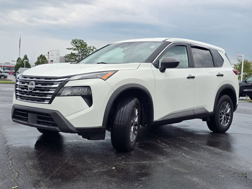 Used 2024 Nissan Rogue S AWD/4WD image 10