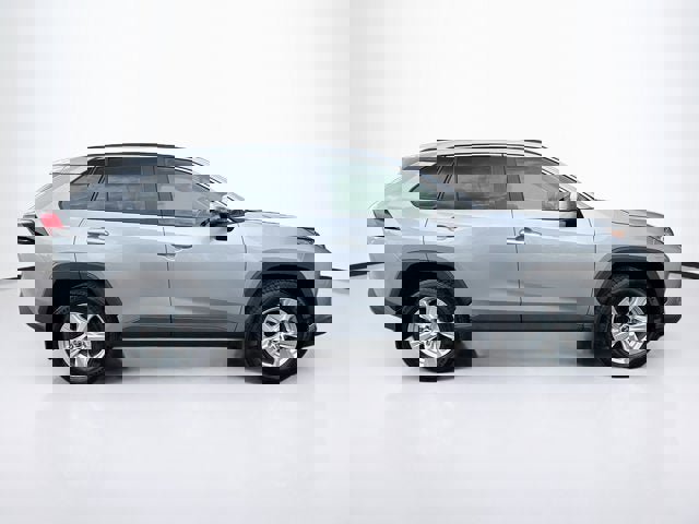 Used 2019 Toyota RAV4 XLE w/ Convenience Package image 4