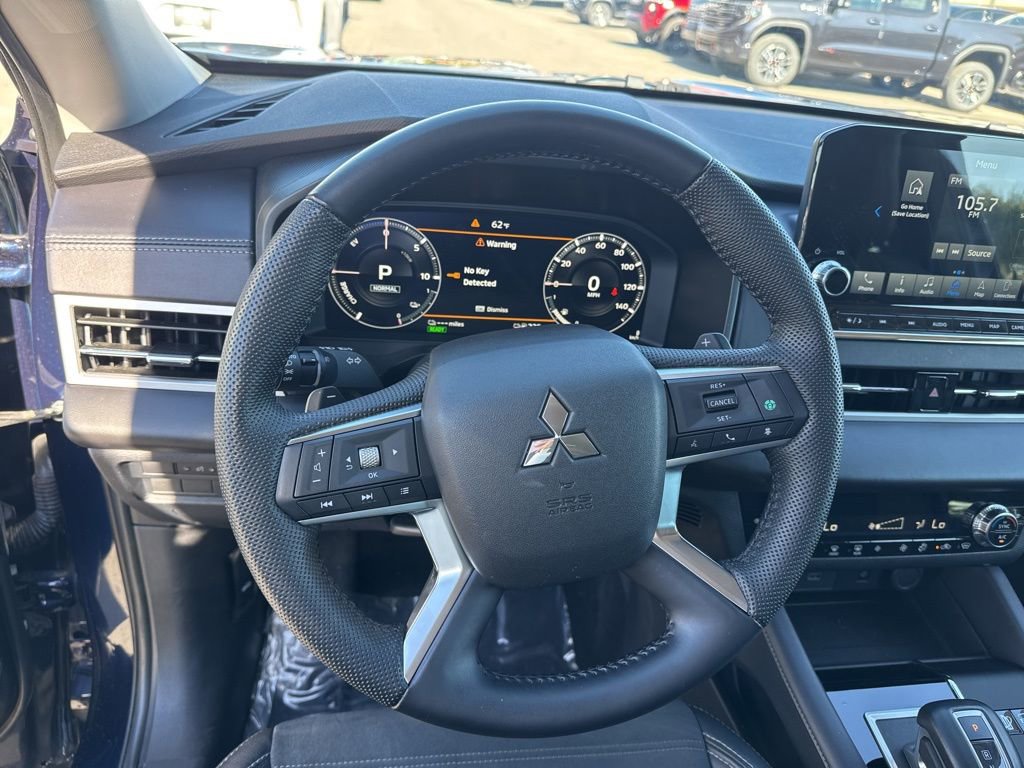 Used 2023 Mitsubishi Outlander SE image 13