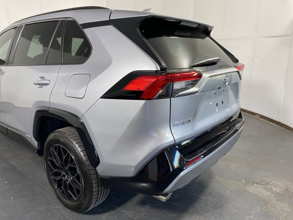 Used 2025 Toyota RAV4 SE image 9