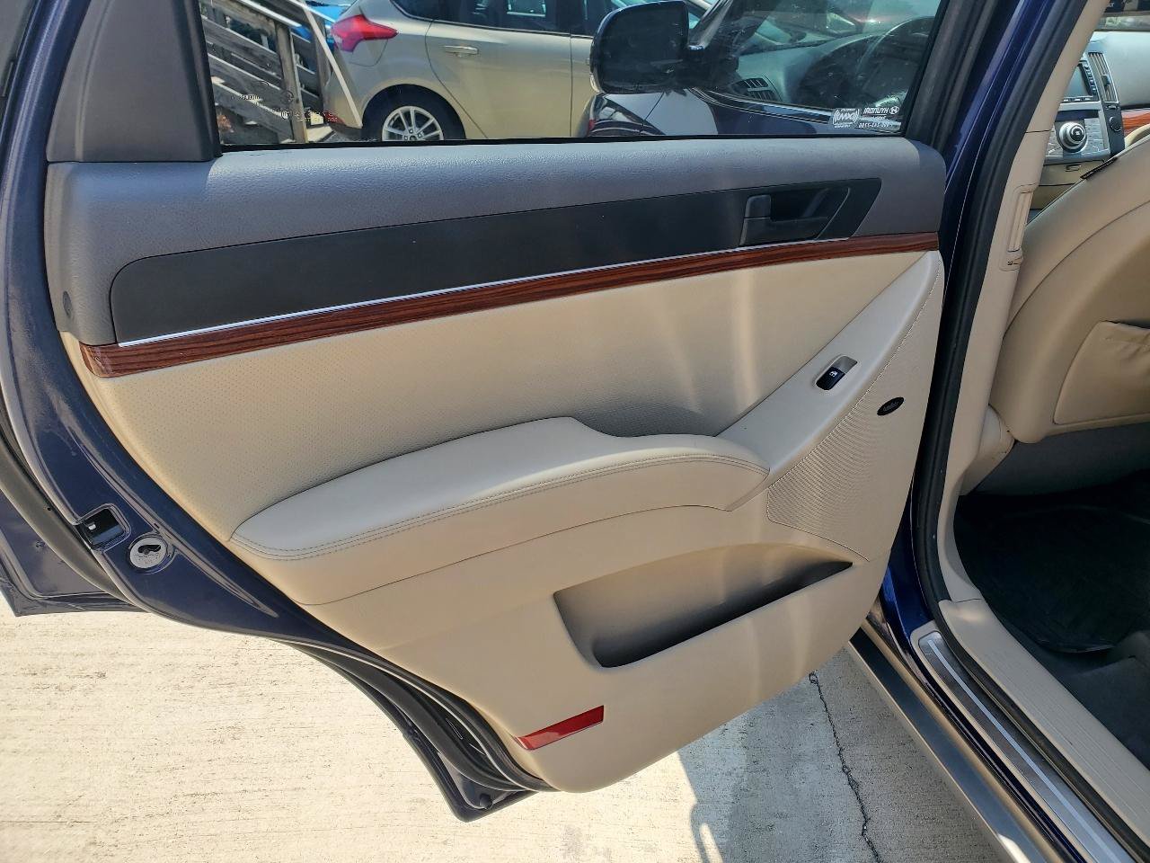 Used 2010 Hyundai Veracruz Limited w/ Navigation Pkg 3 FWD image 15